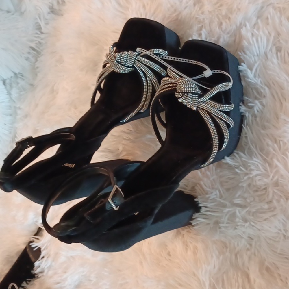 Gianni Bini Anissa Black Velvet Rhinestone Knot Platform Sandals Size 9,10 NEW